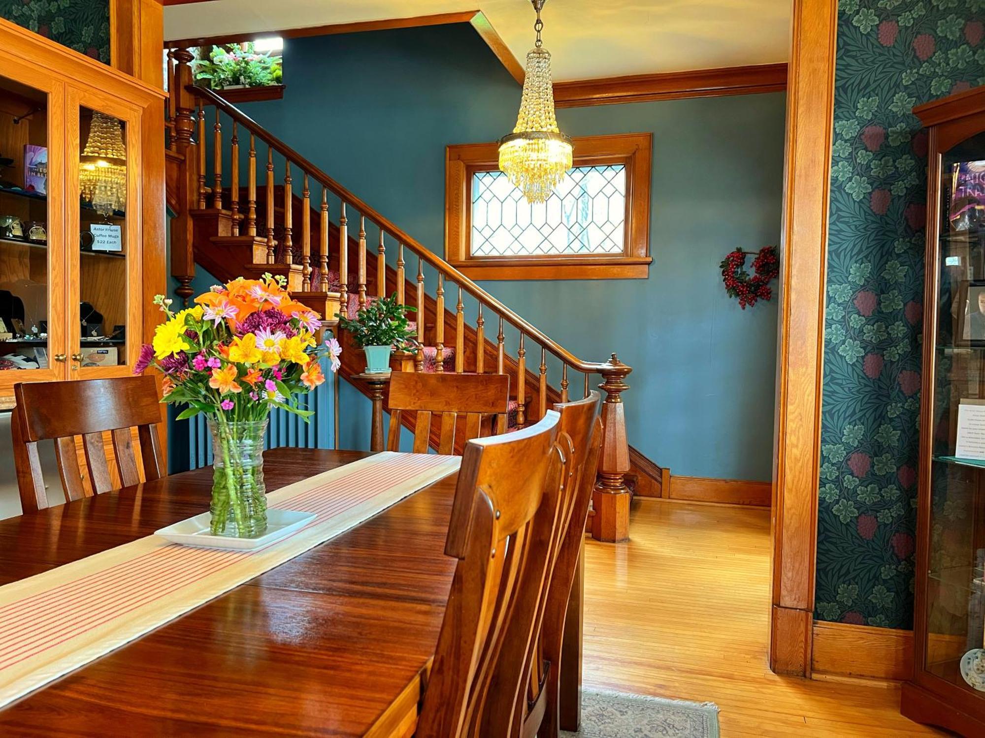 Astor House Bed & Breakfast Грийн Бей Екстериор снимка