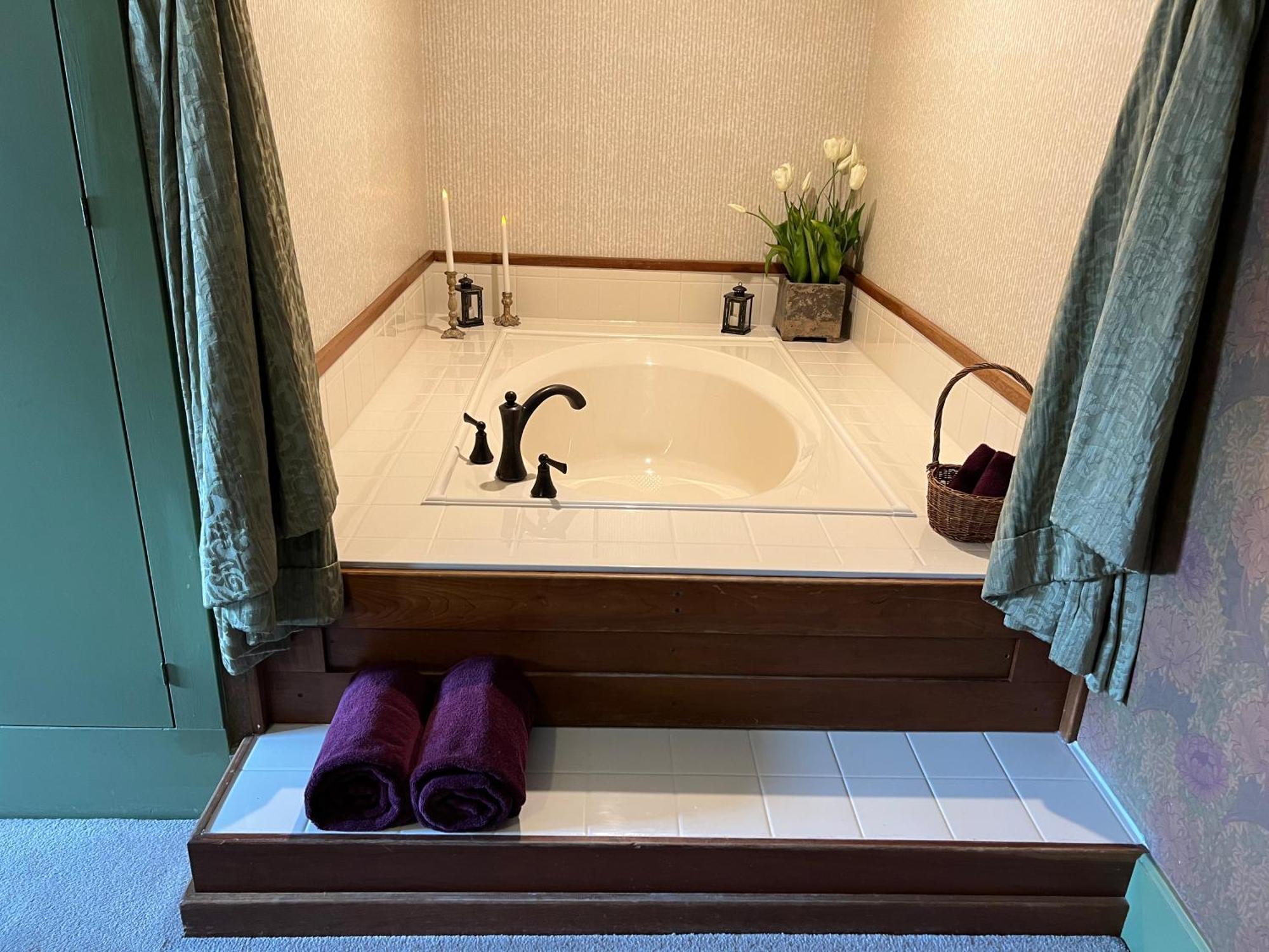 Astor House Bed & Breakfast Грийн Бей Екстериор снимка