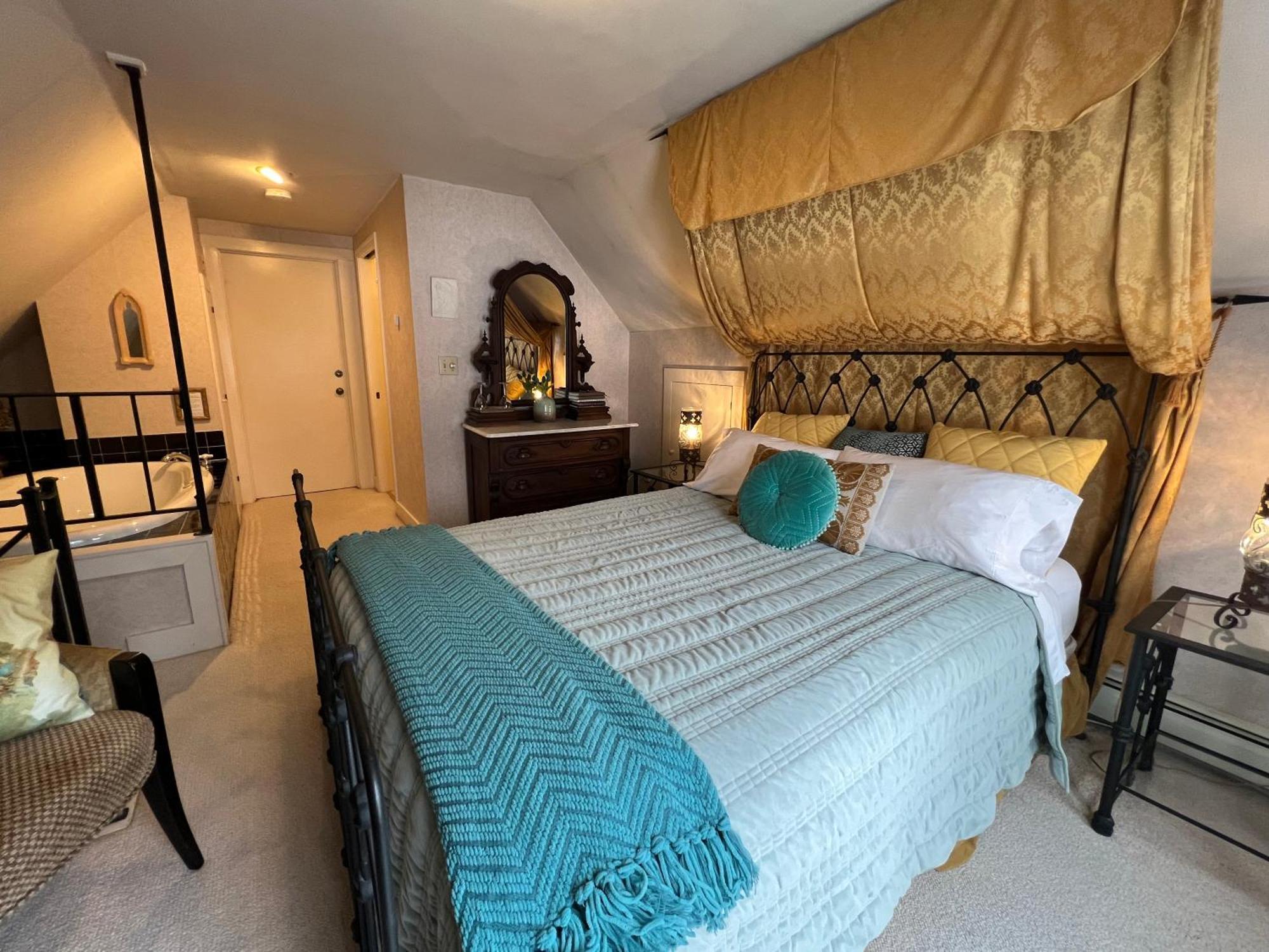 Astor House Bed & Breakfast Грийн Бей Екстериор снимка